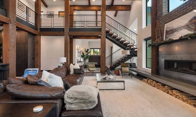 Cle Elum House | Architecturally-Stunning, Custom Cle Elum Luxury Retreat Main House + Guest Ho