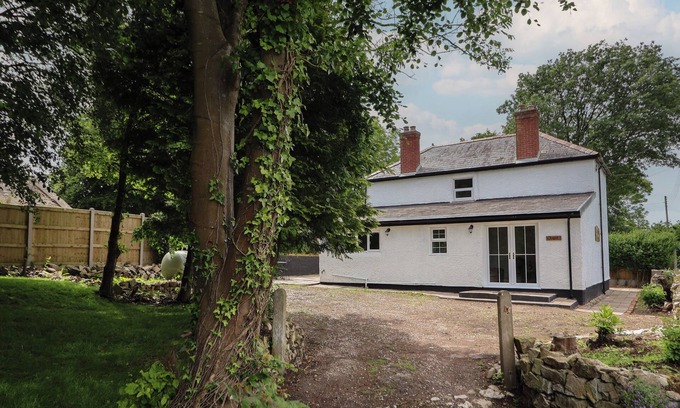 Pantasaph Cottage | ARGOED, pet friendly, character holiday cottage in Holywell