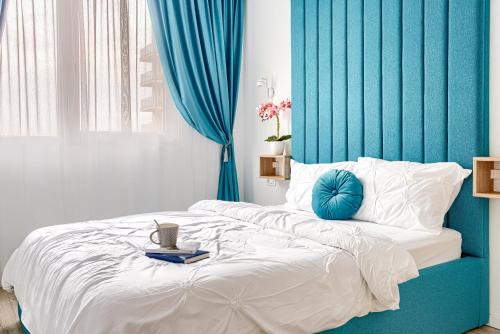 Arad Apartment | ARI Azure Apartment with Balcony
