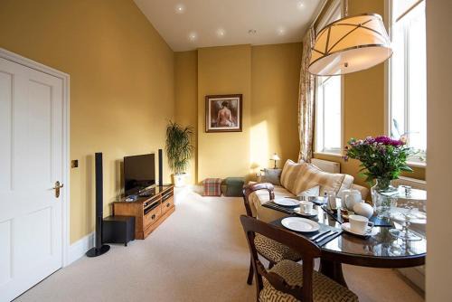 Cheltenham Apartment | Arkle - Five Star Town Centre Apartment, Cheltenham