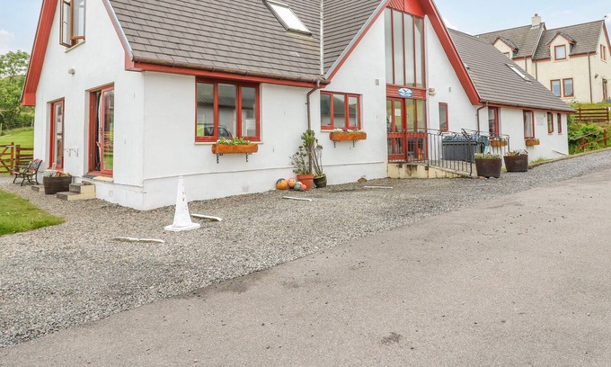 Gruline Cottage | ARLE LODGE, family friendly, with a garden in Salen, Isle Of Mull
