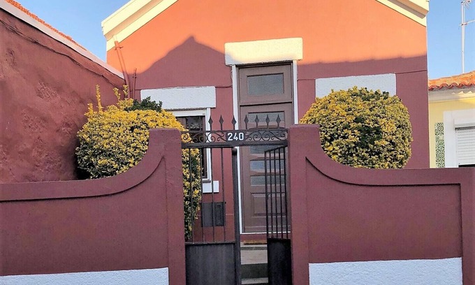 Lordelo do Ouro e Massarelos House | Arrabida House - Porto between Center and Ocean