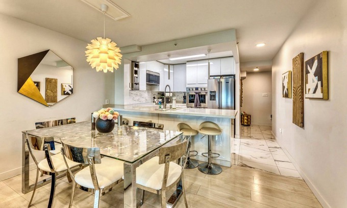 East Side Condo | Art Deco Broadway Bedroom (with Shared Common Area)