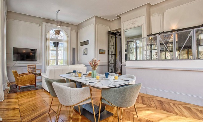 Cabourg Apartment | Art Deco Elegance in Cabourg, steps from the beach, private parking