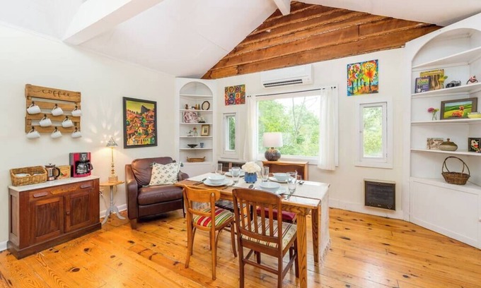 Hendersonville House | Art-Filled Mountain Cabin | 2BR + Hiking Nearby