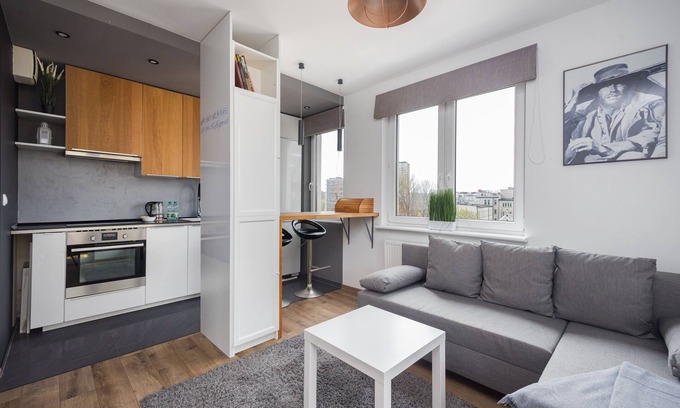 Nowa Praga Apartment | Arte Praga Koneser Apartment