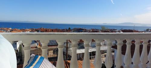 Polichrono Apartment | Artemis Apartments Тюркоазна гледка към морето