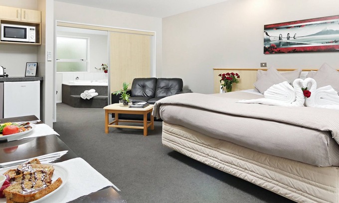 Sherborne Street Apartment | Arthur's Court Motor Lodge