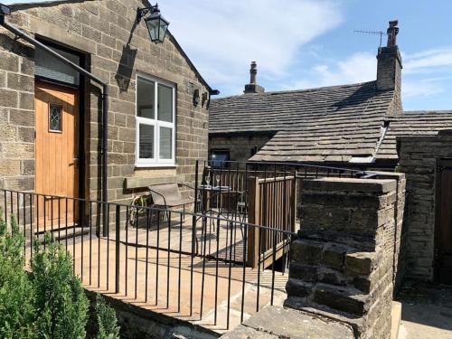 Haworth House | Artist Hideaway Main Street Haworth