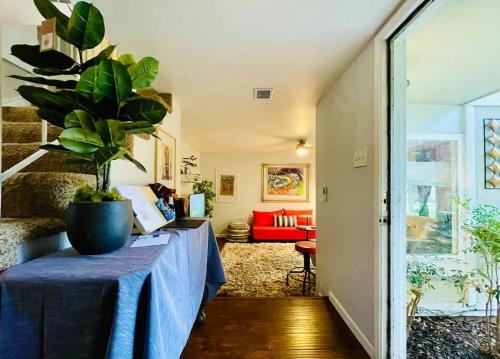 Southeastern Sacramento House | Artist's Condo with 2 Bedroom & Arcade