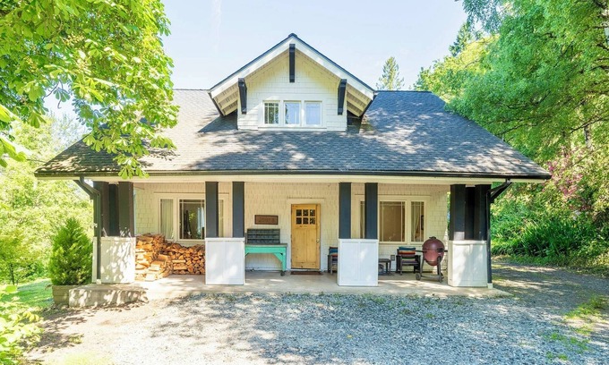 Duvall House | Artist's farm house children loft m/s Redmond, Seattle