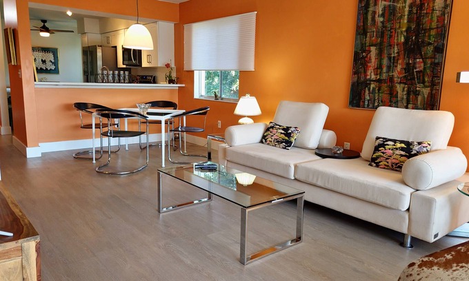 North Trail Condo | Artistic living in 2brm condo on Whitaker Bayou