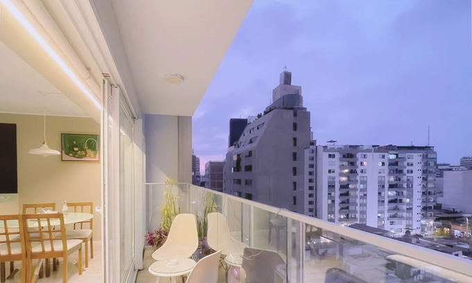 Miraflores Apartment | Artistic Loft & Heart of Miraflores with Long Balcony