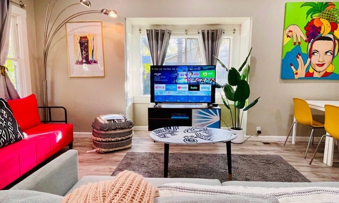 Southeastern Sacramento House | Artists Bungalow ARCADE King Beds near the beat