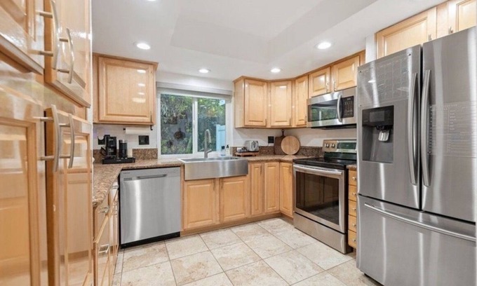 Lake Forest Condo | Artist’s Home High-end design with a Prime Location and Forest View, 1414 ft