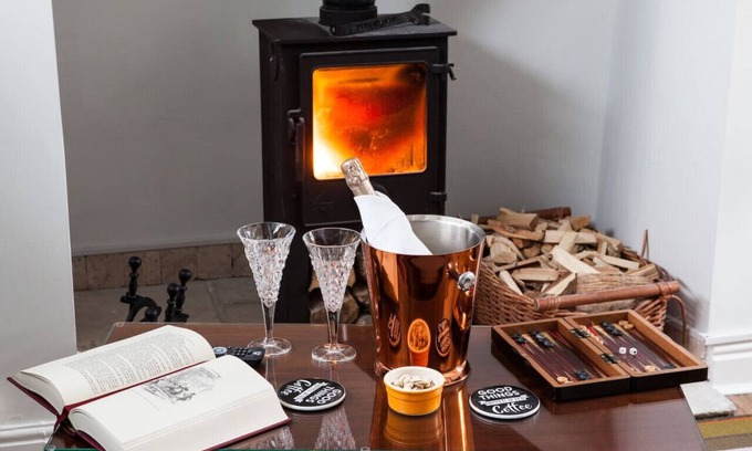 Harrogate Cottage | Artists’ Loft near Hornbeam Park,Artists’ Cottages