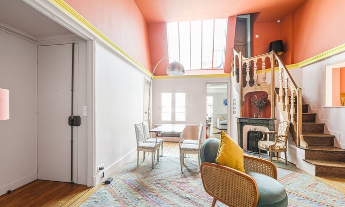 10th Arrondissement Apartment | Artists' studio, on the roofs of Montmartre - Welkeys
