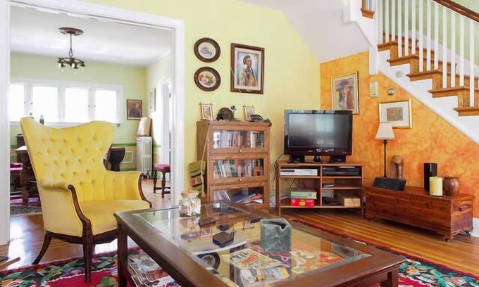 Downtown Baltimore House | Artsy Homey Rowhouse, 3bdrm & office, quiet urban area, free parking, fast WiFi
