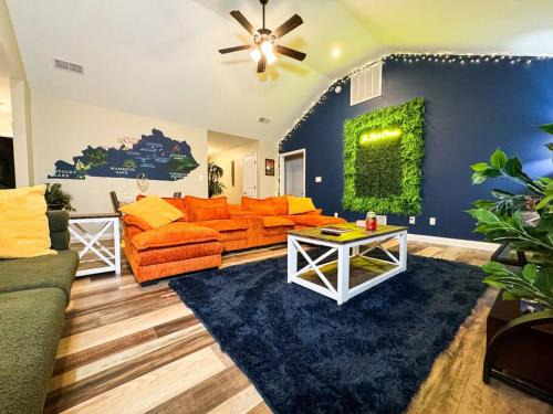 Richmond House | Artsy KY Themed Richmond Gem Sleeps 8 Near All