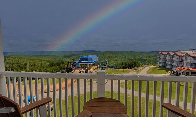 Snowshoe Condo | AS 436: Stunning 4th floor mountain + lift views! In the middle of the action!