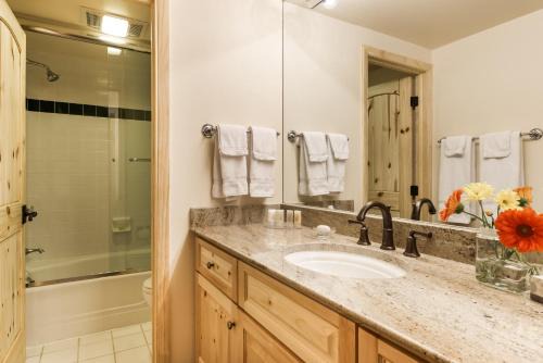Aspen Apartment | Aspen Alps Apartment #209