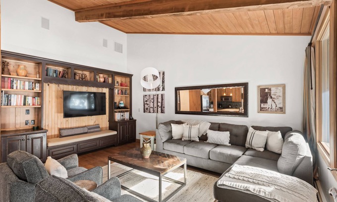 Aspen Condo | Aspen Alps Corner Deluxe 2 Bedroom, walking distance to town