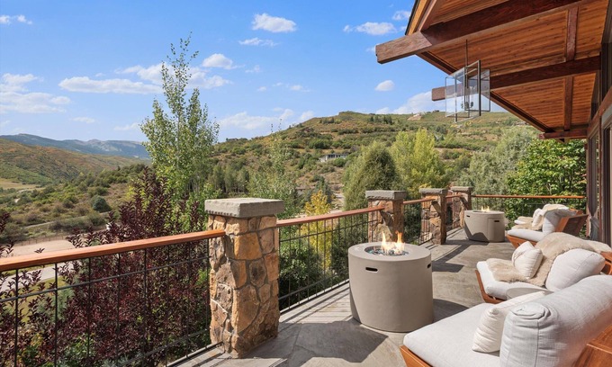 Brush Creek Village House | Aspen Luxury 4 bedroom Mountain Retreat