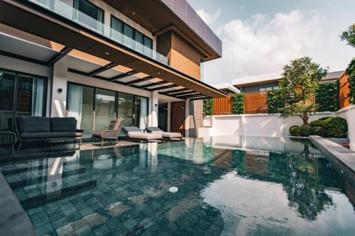 Nong Prue Villa | Astro Luxury: Ultra Luxury 4 Beds Pool Villa