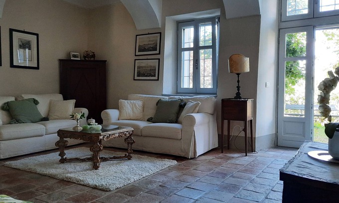 Monchiero House | At 5 of the small village at the gateway to the Langhe.