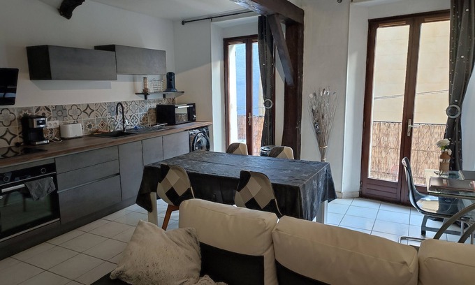 Auriol Apartment | At Ana's.