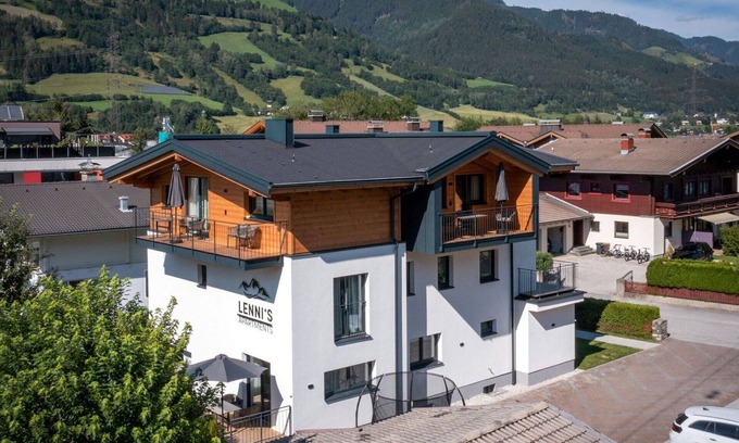 Bruck an der Grossglocknerstrasse Apartment | Lovely apartment for 4 people with WIFI, TV, terrace, pets allowed and panoramic view