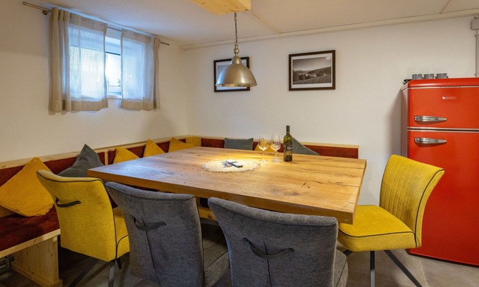 Bruck an der Grossglocknerstrasse Apartment | Lovely apartment for 4 people with WIFI, TV, balcony, pets allowed and panoramic view