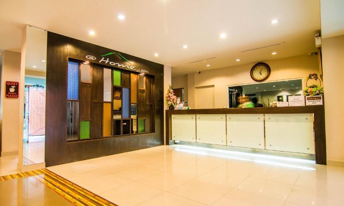 Mak Khaeng Hotel | At Home at Udon