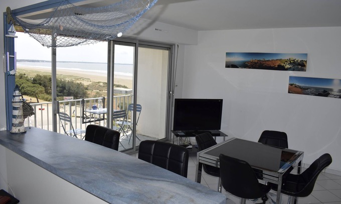 Saint-Brevin-l'Ocean Apartment | At the foot of the beach, luxury apartment, spacious 5 ° and top floor, sea view