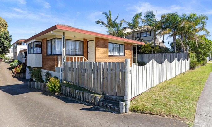 Mount Maunganui House | At The Mount - Mt Maunganui Holiday Home