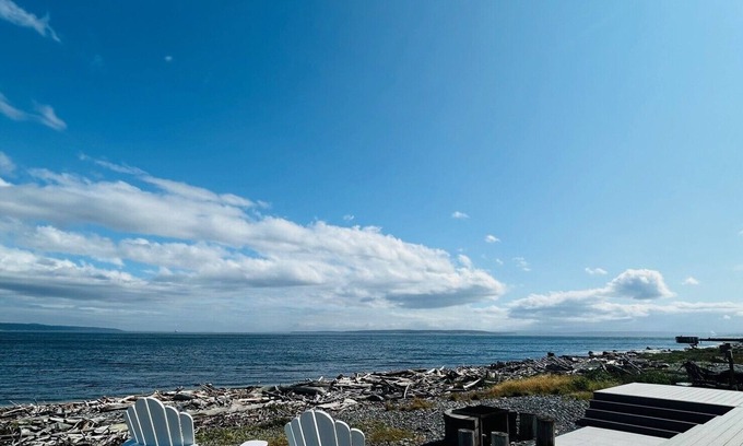 Coupeville House | At the Water's Edge! Fantastic Beach & Amazing Views!