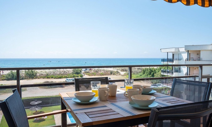 Creixell Apartment | AT036 CONSTELACIÓN: Apartamento delante de la playa, con piscina, A/A, wifi y parking