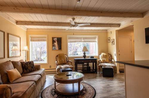 Elkhorn House | Atelier Condo 1094