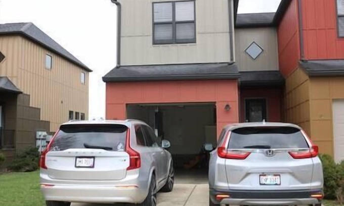 Athens House | Athens city townhouse, 2 king masters, 2.5 baths, FREE WIFI, Smart TV, 20