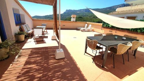 El Castell de Guadalest Apartment | ÁTICO GUADALEST rooftop apartment with 360º views and art