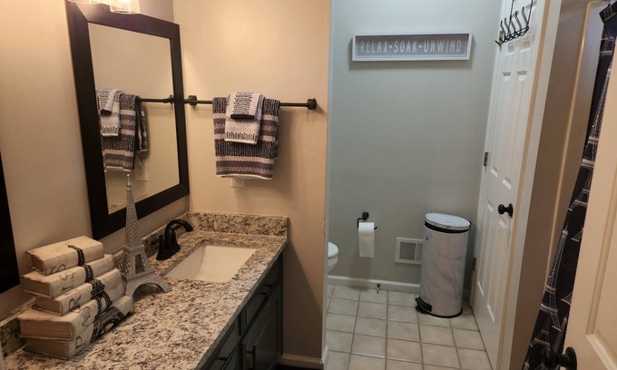 Jonesboro House | Atlanta Cozy Home Away From Home!