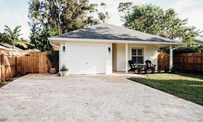 Vero Beach House | Atlantic Breeze – Coastal Retreat in Vero Beach