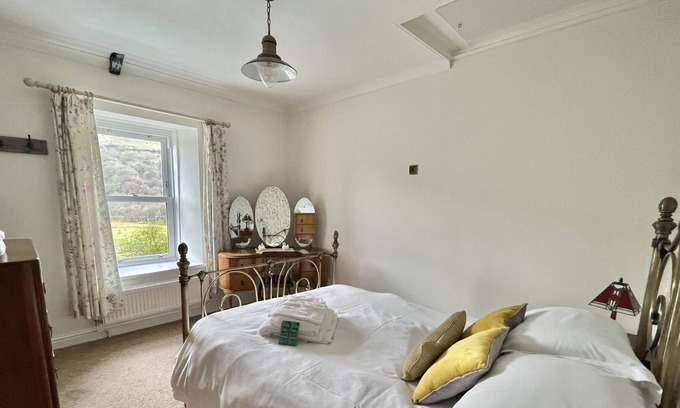 Tredegar Cottage | Attenborough Cottage