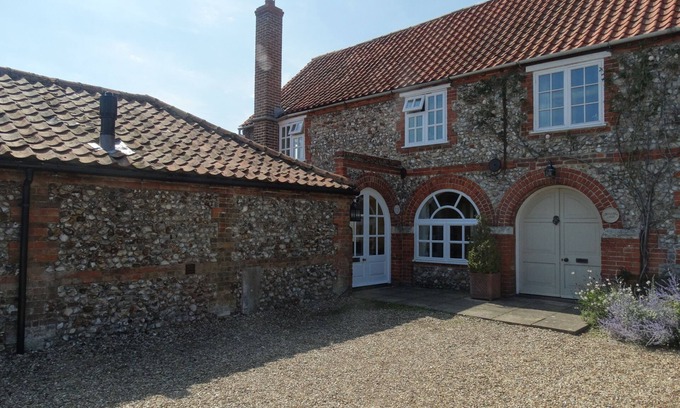 Burnham Market Cottage | Attractive Three Bedroom Flint Cottage Situated In Burnham Market.