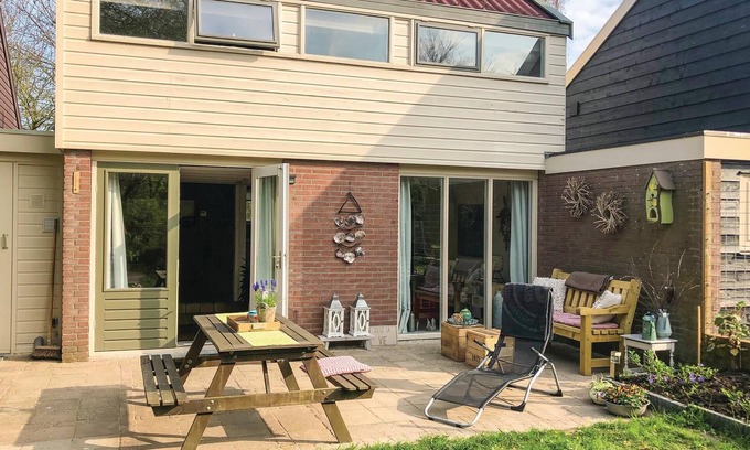 Warmenhuizen House | Attractive vacation home for four people in the vacation park Het Geestmerambacht, only 7 km from th