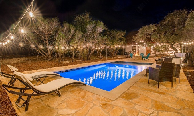 Austin House | ATX Hideaway - Heated Pool/Jacuzzi/Firepit/Sleep 14