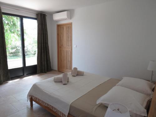Cabrieres-d'Avignon Bed & Breakfast | Au calme face au Luberon
