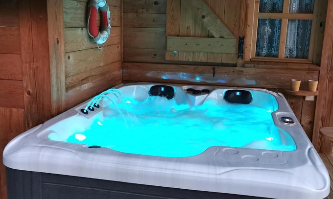 Cruet Ski Chalet | Au petit chalet avec son SPA - Escapade en amoureux !