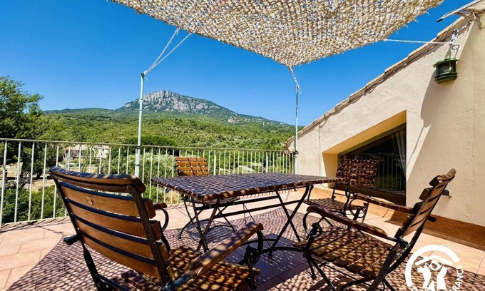 Padern House | Au Pied du Château - PADERN