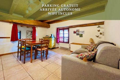 Saint-Pierre-d'Albigny House | Au Pied Du Château - Wifi Parking